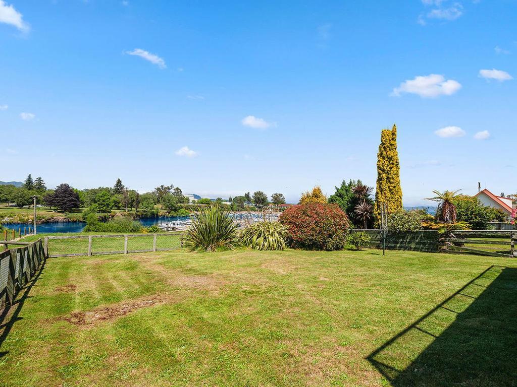 Central Riverside Retreat - Taupo Holiday Home Eksteriør billede